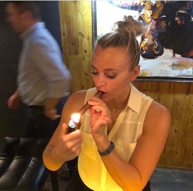 Cigar girls
