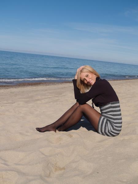 mrcolorde:  in-pantyhose:  Black #pantyhose and shot dress on the beach. Outdoor