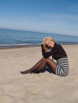 Mrcolorde:  In-Pantyhose:  Black #Pantyhose And Shot Dress On The Beach. Outdoor