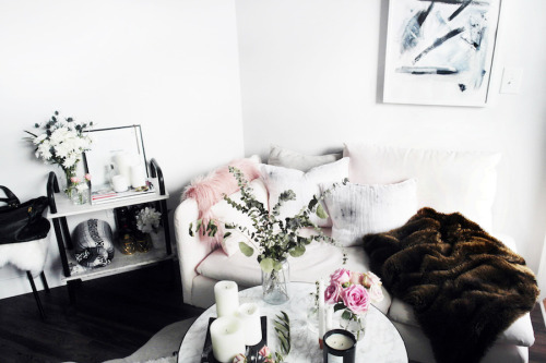 gravityhome: Small Nashville apartment Follow Gravity Home: Blog - Instagram - Pinterest - Facebook 