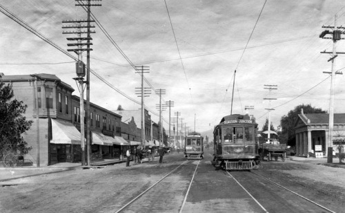 The Slauson Junction trolley on Figueroa Street at Avenue 57, Highland Park, 1906.