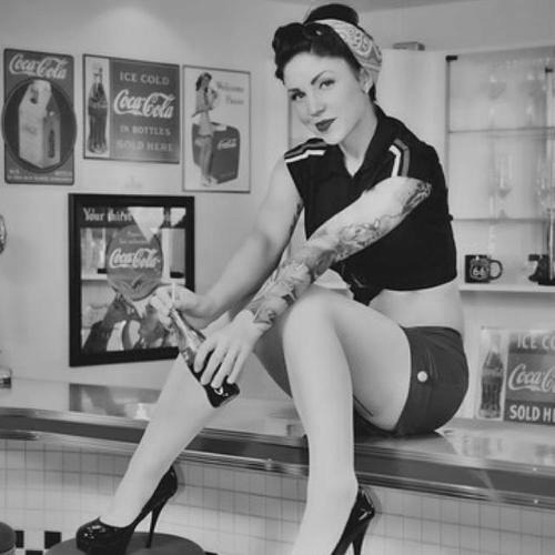  Pin up beauty 