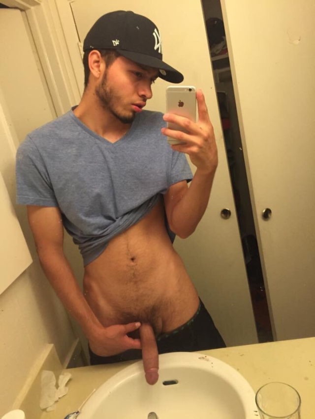 betosbackalley:  Beto’s Cornerhttp://betosbackalley.tumblr.com
