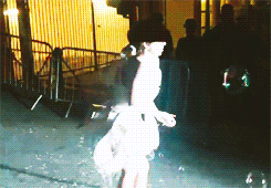  Amidst all these flashing lights, I pray the fame won´t take my life…      