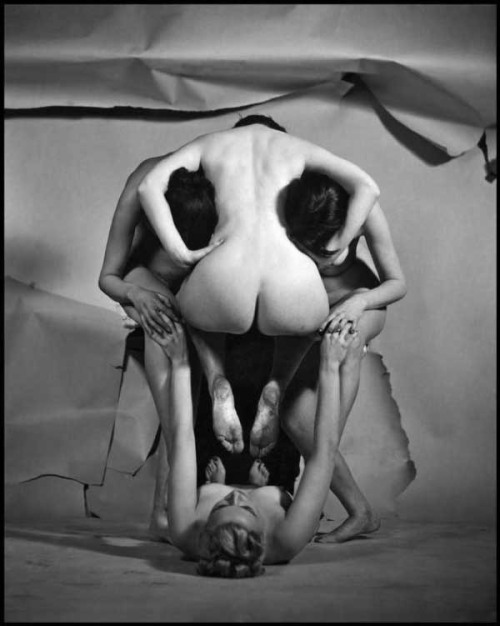 adreciclarte:  THE MAKING OF “IN VOLUPTAS MORS” – SALVADOR DALI BY PHILIPPE HALSMAN     In the making of the vagina wall. This sexy object is brought to you by men who don’t even have a clue. Because this is fine architectural design leaves