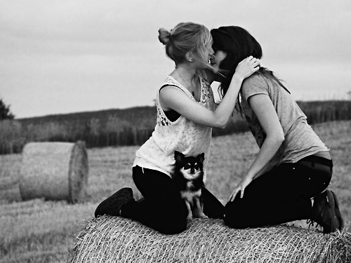 👭