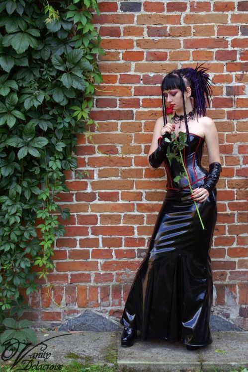 viralsky:  cybergothwasteland:  Model: Vanity Delacroix  + welcome to my wasteland + 