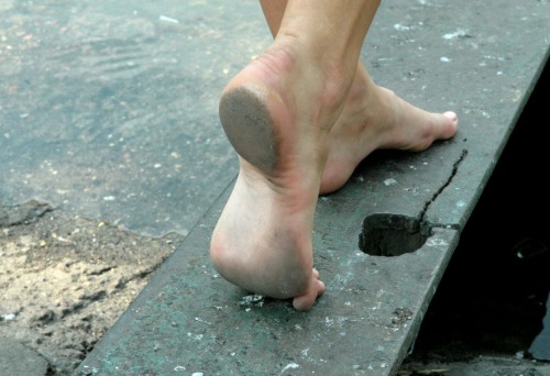 frafra6039: Barefoot in the street