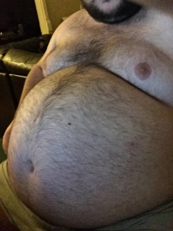 rubbingbellies:  noobbear73:  Let me know how big you want it to grow! New video ideas?  👋🏽👋🏽👋🏽 😍