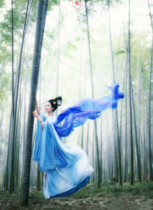 Artistic conception photography: 神女shén nǚ or 仙女 xiān nǚ, immortal beauties living in heavenly realm