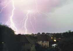 vurtual:  lightening over Dartford (by iansimpson17)