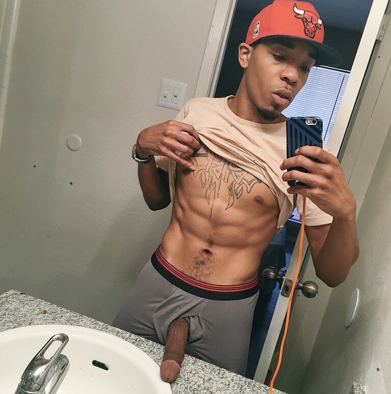 dachocolatefactory: markovwms:   Big ass dick 💪🏽👅🍆  Twitter @Muziqshon