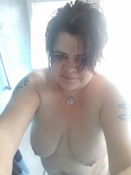 schlampenficker007:  nutzvieherziehung:  eychey:  exposememakemefamous:  Läufige Fickhure aus P
