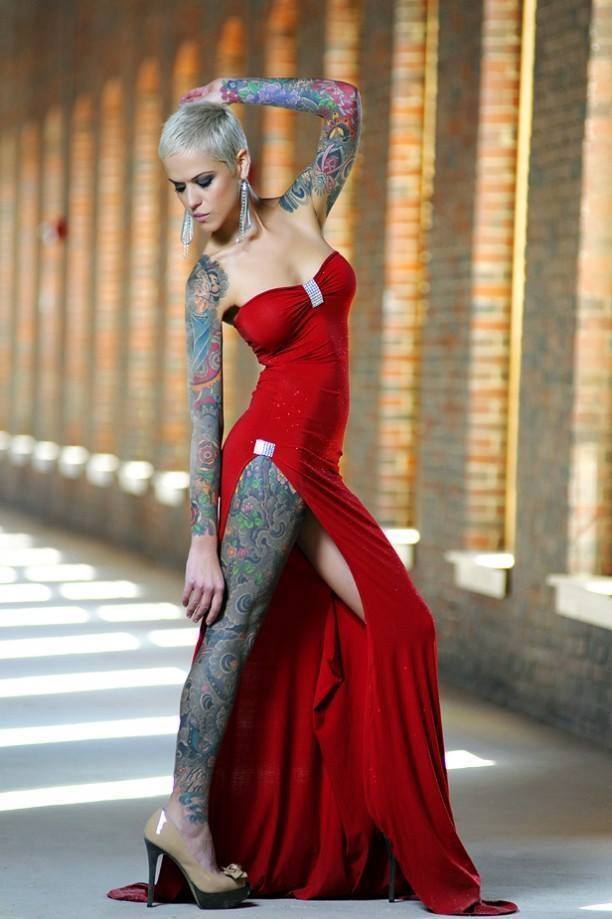 gothique-sexy:  Source : 
