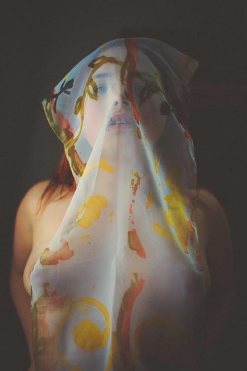 alveoliphotography:  The Distance of the Moon. January, 2015. Sienna Luna x Alveoli Photography Reblogging OK with all notes intact. twitter | instagram | flickr | website/prints 