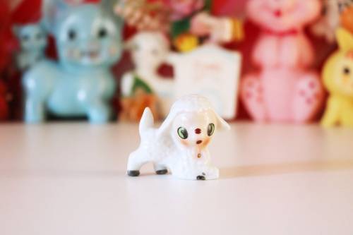 figdays:    Vintage Kitschy Cute Miniature Lamb Shaker Figurine // TheRetroEdit