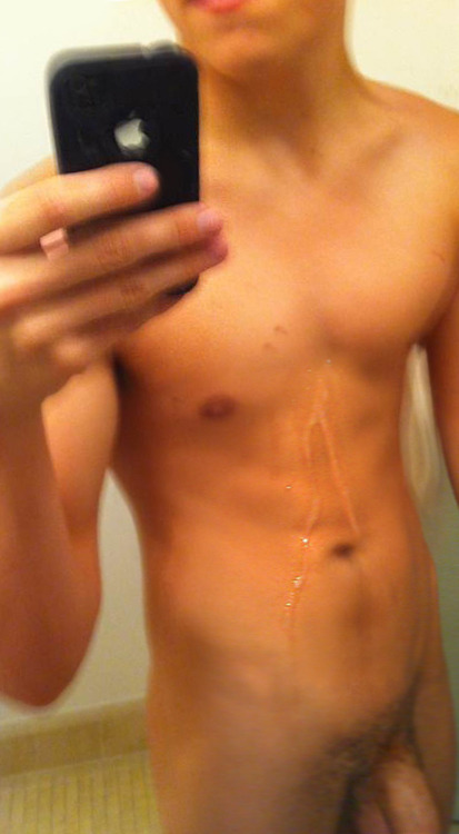 hotsouls:  Dylan Sprouse nudes! :D   YESSSSS