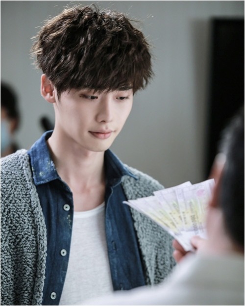 natwalan:  Lee Jong Suk @ Doctor StrangerCredit : ©topstarnews.net