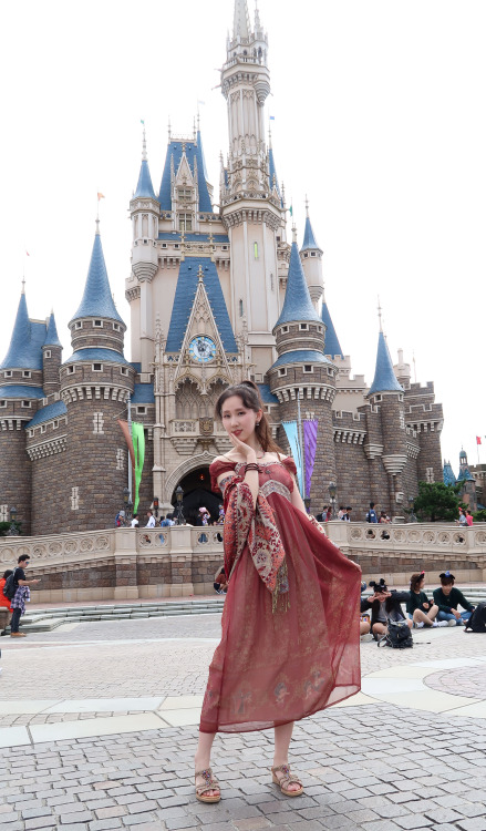 In Tokyo Disneyland, outfit inspired by Jasmine!I’m so happy that Secret Honey did a collab fe