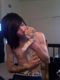 fuckinsuiiicide:  I want to be that cat *w* meeoow. 