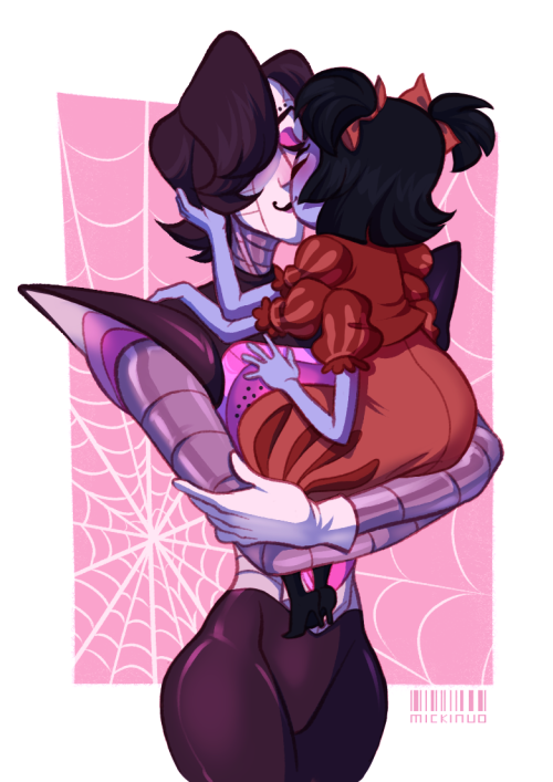 slbtumblng:  sirenarchy:  More tol robot-bae with his smol spider wife  I can dig this gladly.   <3