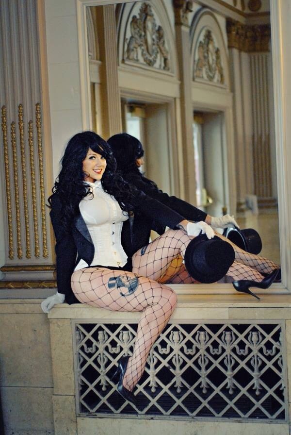 hetheswitch:  zsuzsustarr:  another zsutanna ;p  An AMAZING cosplay job.  