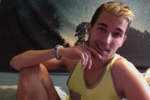 zackisontumblr:  feelin’ myself, back off,cause I’m feelin’ myself, jack offhe be thinking about me when he whacks offwhacks on? wax off