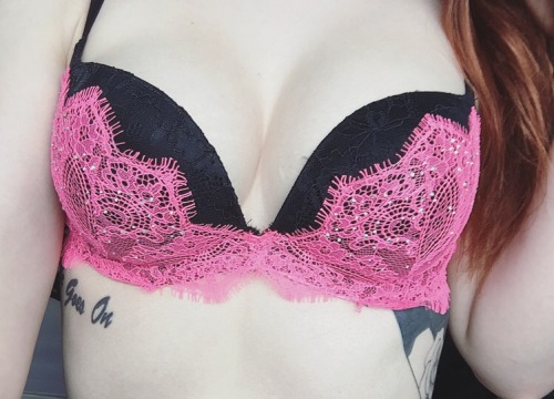 thenudistprincess:  This bra ❤️