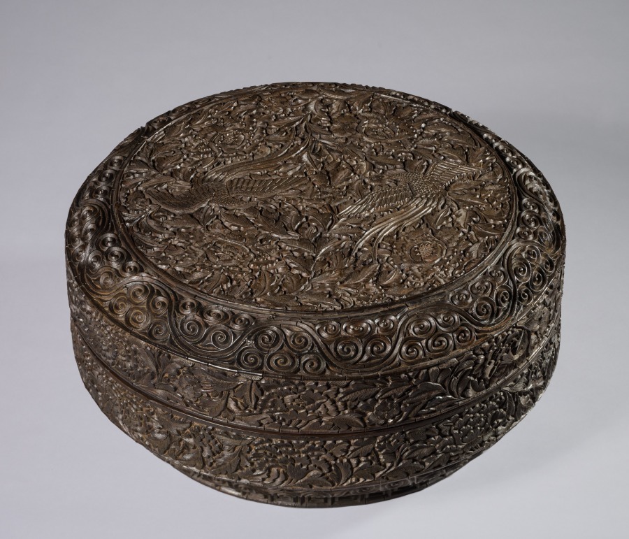 Round Box With Decoration Of Two Pheasants And Peonies Late 1200s round-box-with-decoration-of-two-pheasants-and-peonies-late-1200s