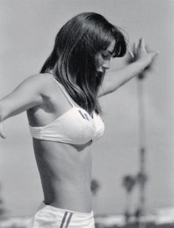 the60sbazaar:  Sixties surfer girl photographed