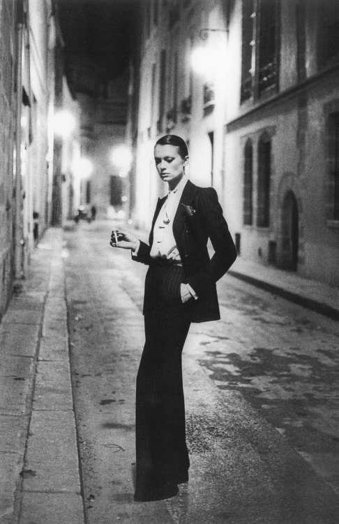 (via Ephemeral Elegance on Twitter: “YSLs 1966 Le Smoking tux. Though controversial at first, 