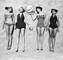 vintagegal:  Beach fashions photographed by Nina Leen, 1950 (via) 