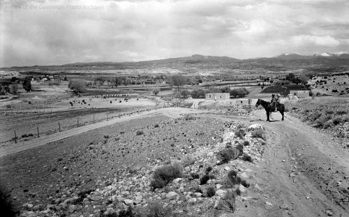 View of Nambe, New MexicoPhotographer: T. Harmon ParkhurstDate: 1925 - 1945?Negative Number: 040957