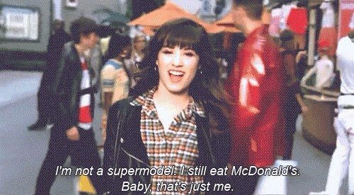 pierdete-enmimundo:  No soy una supermodelo sigo comiendo en McDonalds. Cariño esta