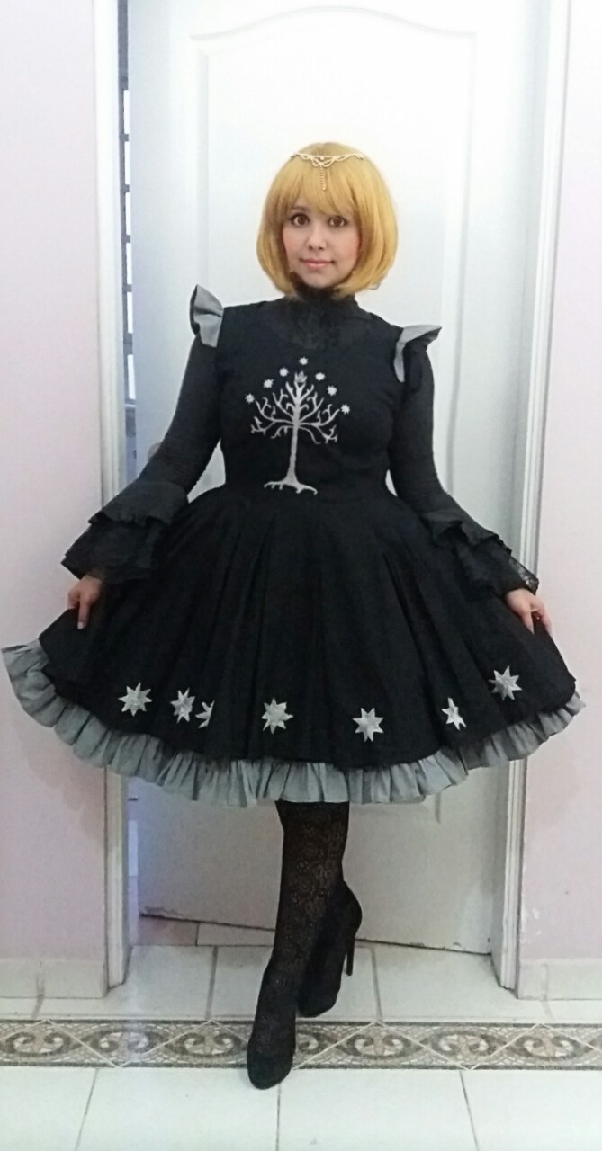 jecksyderps:  Lord of The Rings  inspired Lolita outfit design by me and mother helped