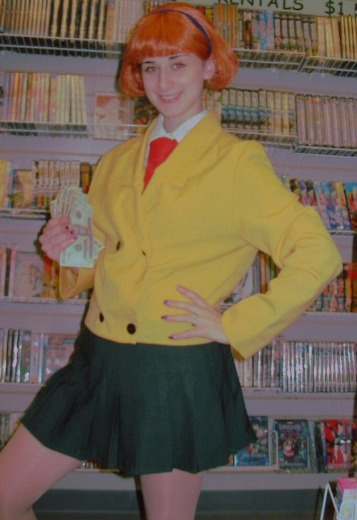 A Jinnai Nanami cosplayer wearing sheer pantyhose.