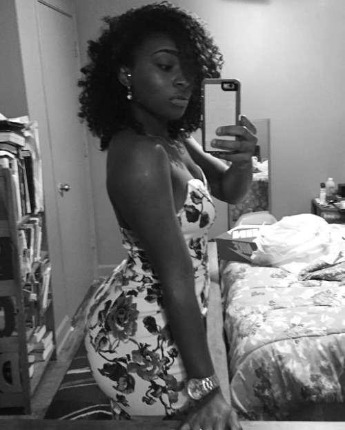 thedesiresofafreak:  afroamericanpsycho:  allthingsbootiful:  xo_marne   yassss  Dark skin women will forever be winning in my book. Hands down.. No contest