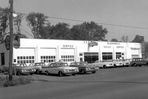 bigcheese327:  prova275:  Olds dealer… and Rambler  I wonder if they’d swap a J-2 into an Ambassador for me… 