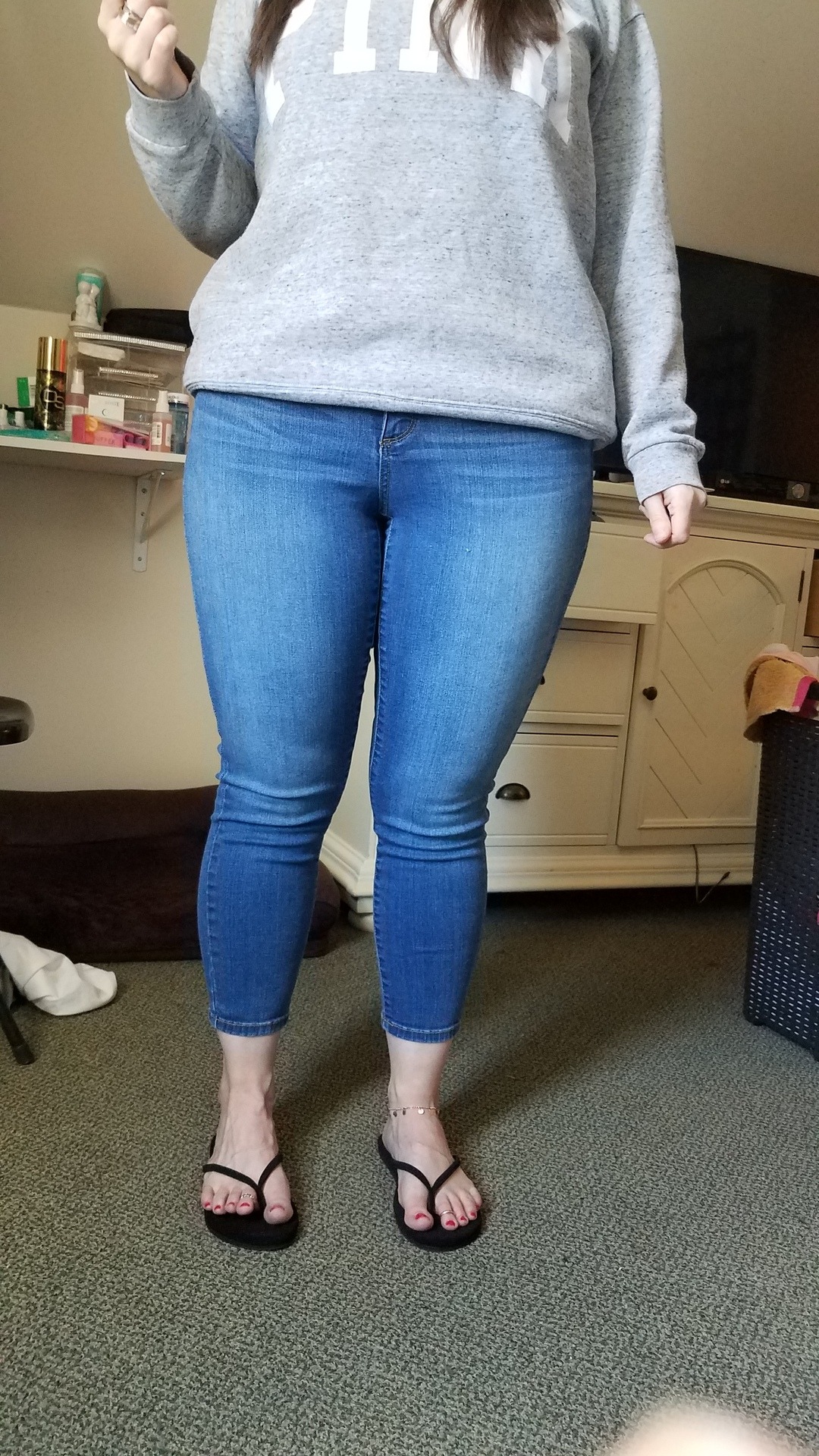 myprettywifesfeet:  My pretty wife in her capris and flip flops all ready to go run