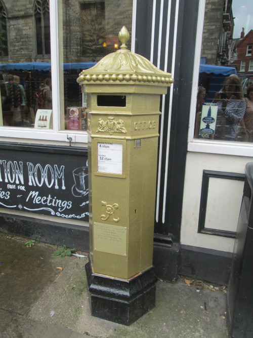 lovelylincolnshire:  Gold post box outside The Magna Carta pub, Lincoln