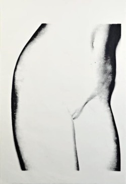 miss-catastrofes-naturales:  Andy Warhol  Torso (1977) 