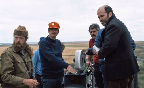 Cinematographer Nestor Almendros (red cap), Director Terrence Malick and Crew prefer for a shot on l