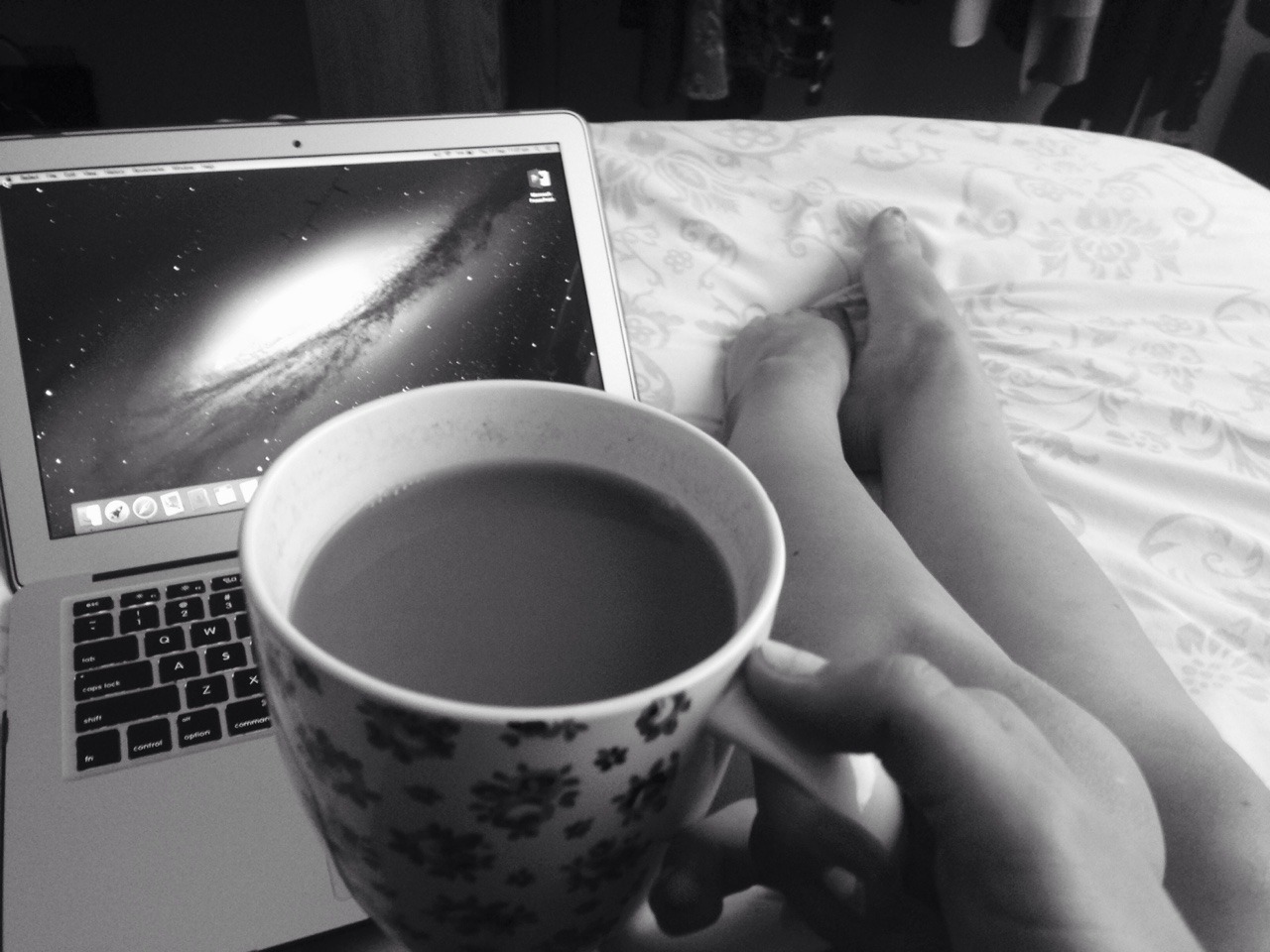 un-dyinq:  nothing quite like some honey tea to cheer you up when you’re ill ☺️