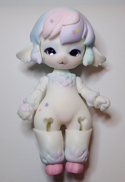 I!!! CUSTOMIZED AN ACTUAL BJD!!! used mostly acrylic paint plus some pastels for blushingI was SO NE