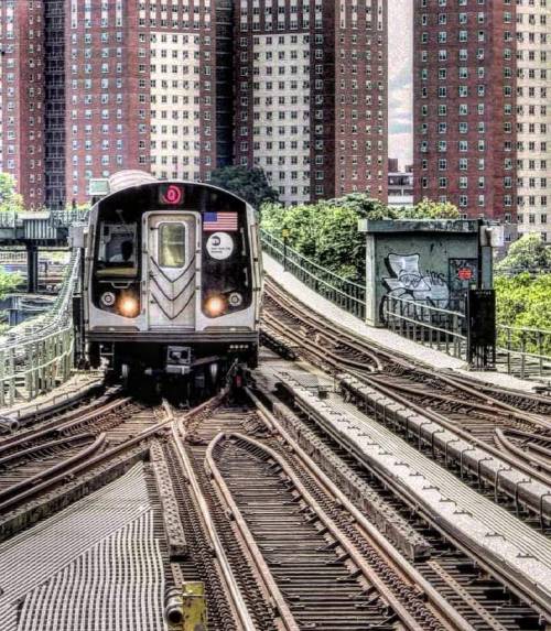 wanderingnewyork:From 2017: a Q train approaches the Ocean Parkway station, #Brooklyn. #New_York_Cit