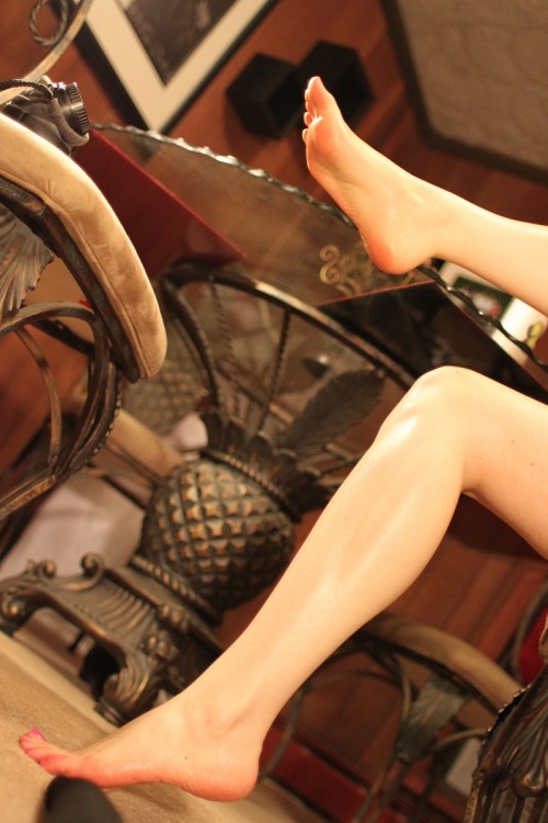 Ran across this test shot.  Actually a good candid shot.  I&rsquo;m oiling my legs and