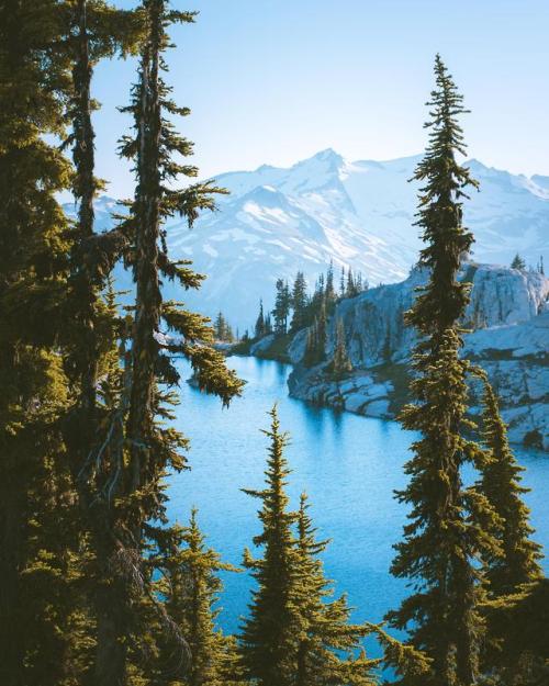 adventuresinfinity:Summertime in the Cascade Mountains, aka heaven on Earth. Washington State [OC] [