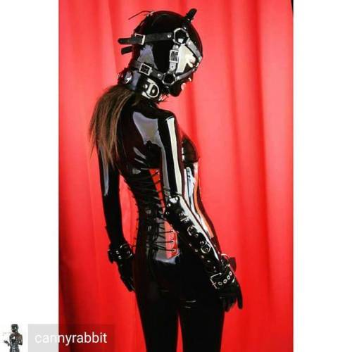 Credit to @cannyrabbit : Leather face harness #selfie #rubber #latex #shooting #fetish #fetishphoto 