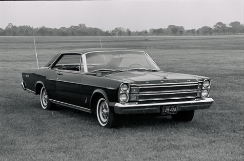 theoldiebutgoodie:  UNITED STATES - JUNE 10: 1966 Ford Galaxie 500XL — The new Galaxie engine choice insludes 7-Litre which, unlike competition-oriented 427-incher, can be ordered with options like power steering and brakes, air conditioning, and 3-speed