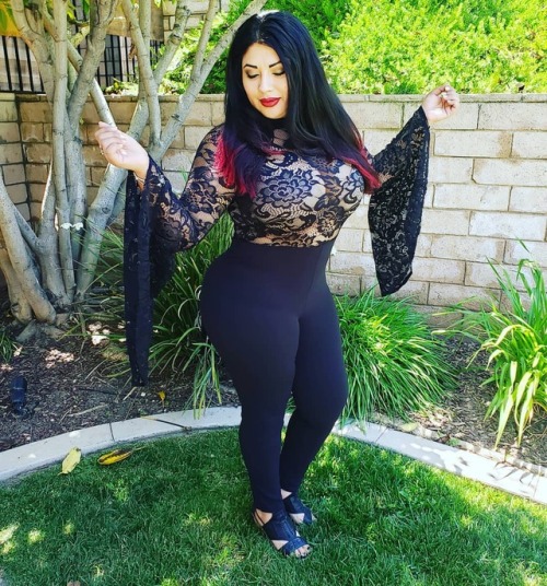 ivydoomkitty: When you feel like a lacey curvy goth goddess in @fashionnovacurve . What brings you c